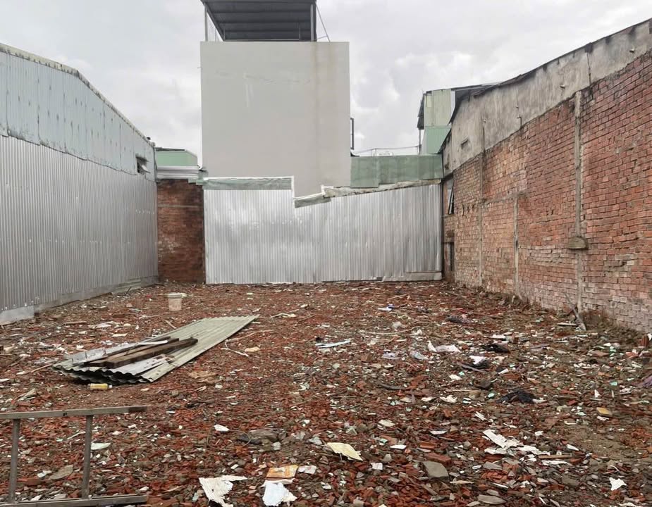 Lô đất kiệt ô tô 175.4m² đường Đồng Kè - Giá chỉ 5.7 tỷ