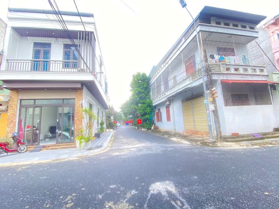 Nhà 3 tầng Quảng Hưng 210m² giá 4 tỷ - Nội thất sang trọng, chính chủ bán!