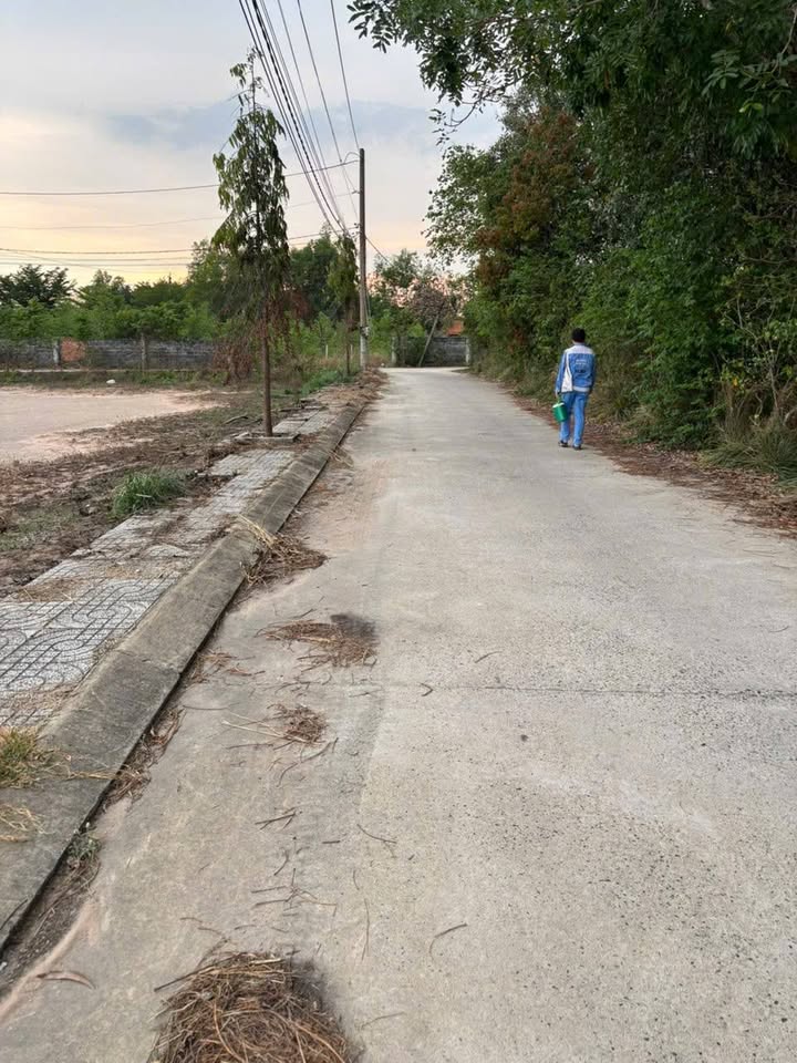 Đất nền Khu phố Suối Nhum, Phường Hắc Dịch 165m² giá 1.33 tỷ - Mặt tiền đường bê tông!