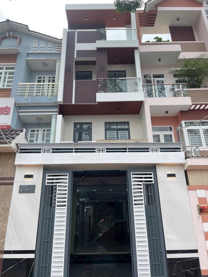 Cho thuê nhà 4 tầng mặt tiền đường Nguyễn Văn Cừ, Cần Thơ - Giá 30 triệu/tháng, vị trí đắc địa!