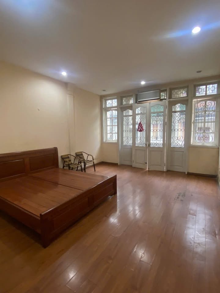 Phòng cho thuê Ngõ 4 Phương Mai 28m² giá chỉ 3,3 triệu - Không gian thoáng đãng, tiện nghi đầy đủ!