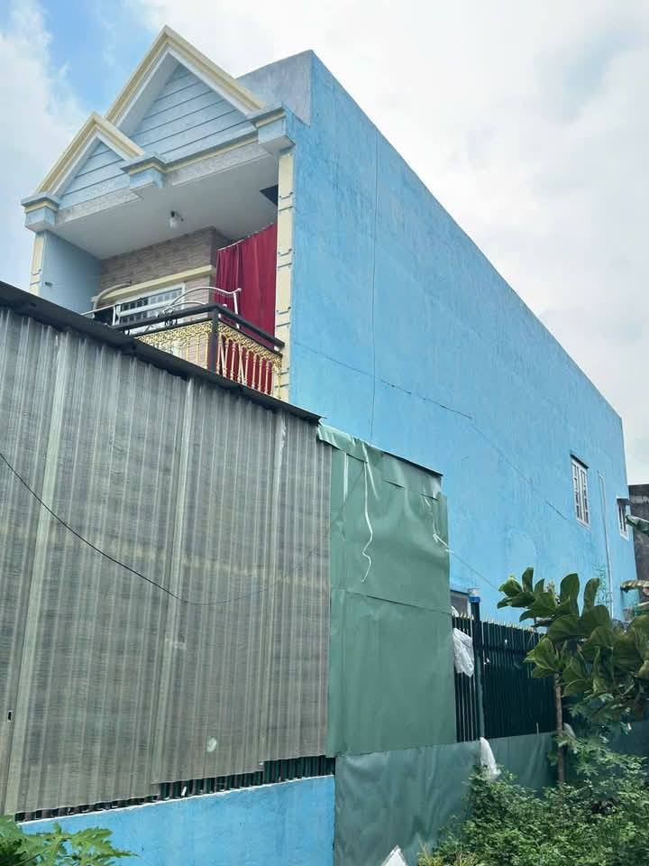 Nhà lầu Hóc Môn 100m² giá 3.9 tỷ - Bán gấp, gần ngã ba Lê Thị Kim!