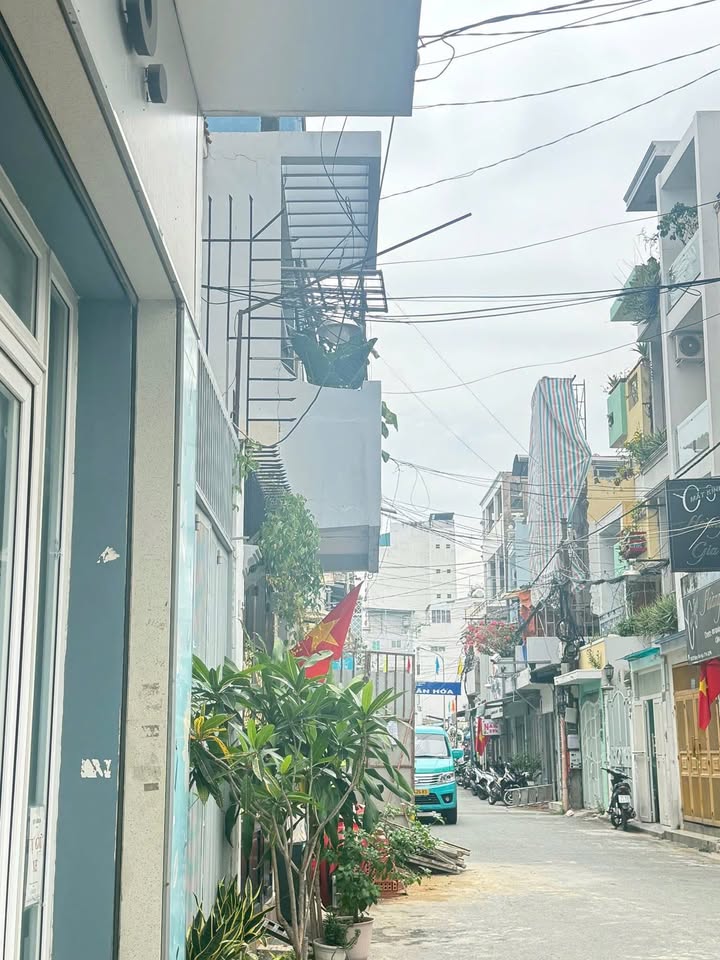 Nhà Phú Nhuận 48m² giá 9 tỷ - Khu vực an ninh, gần Quận 3!