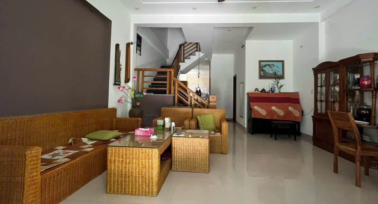 Nhà 2 tầng mặt tiền Nguyễn Phong Sắc Huế 112,75m² giá 6 tỷ - Sổ hồng chính chủ!