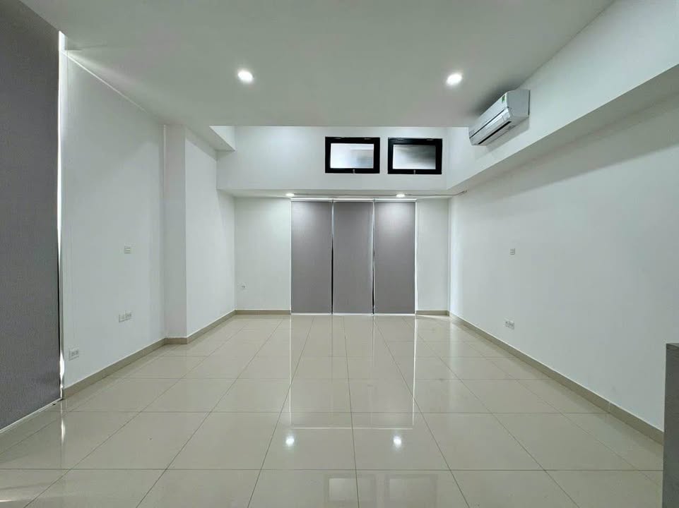 Studio văn phòng cho thuê tại The Sun Avenue 39m² giá 13.5 triệu - Full nội thất tiện nghi!