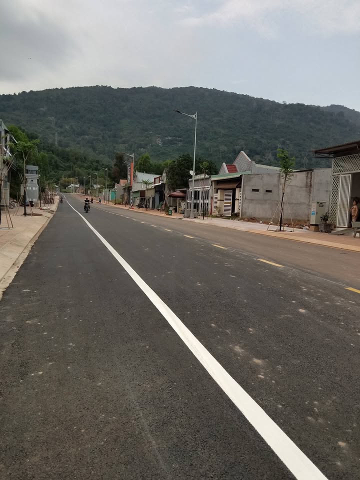 Đất thổ cư 180m² đường Hoàng Đình Thương, Gia Ray - Sổ riêng, giá chỉ 3.3 tỷ!