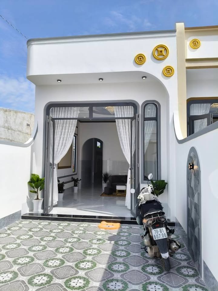 Nhà hiện đại tại Phường Hòa Thành, Tây Ninh 120m² giá 1.55 tỷ - Sẵn sàng vào ở!