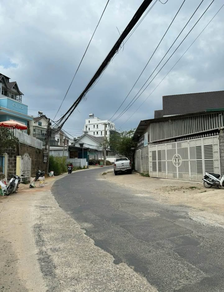 Nhà kho/xưởng mặt tiền đường Cao Thắng, Đà Lạt 300m² giá 14.5 tỷ - Cơ hội đầu tư hấp dẫn!