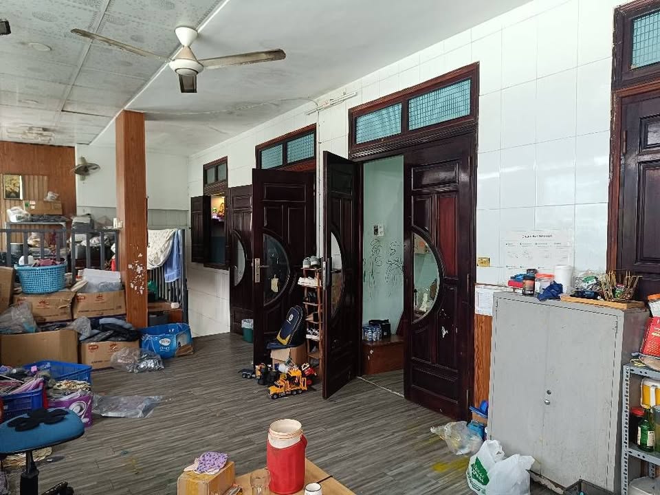 Nhà đẹp quận Tân Phú 220m² giá 16 tỷ - Diện tích khủng, 3 tầng tiện nghi!