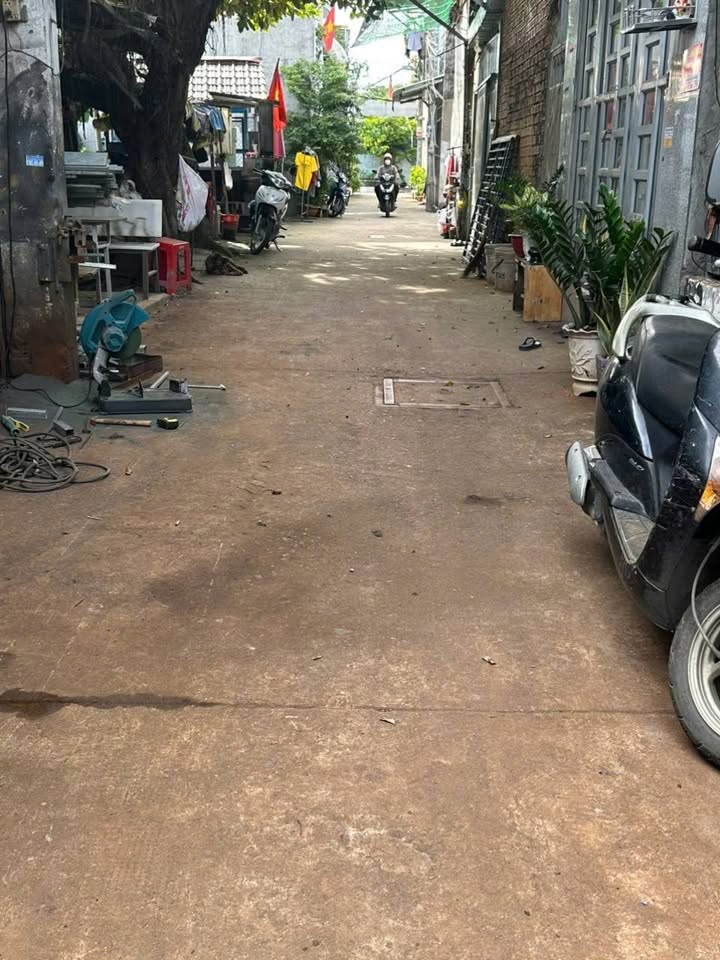 Nhà Hóc Môn 76m² giá 1.65 tỷ - Tiện sửa chữa, pháp lý rõ ràng