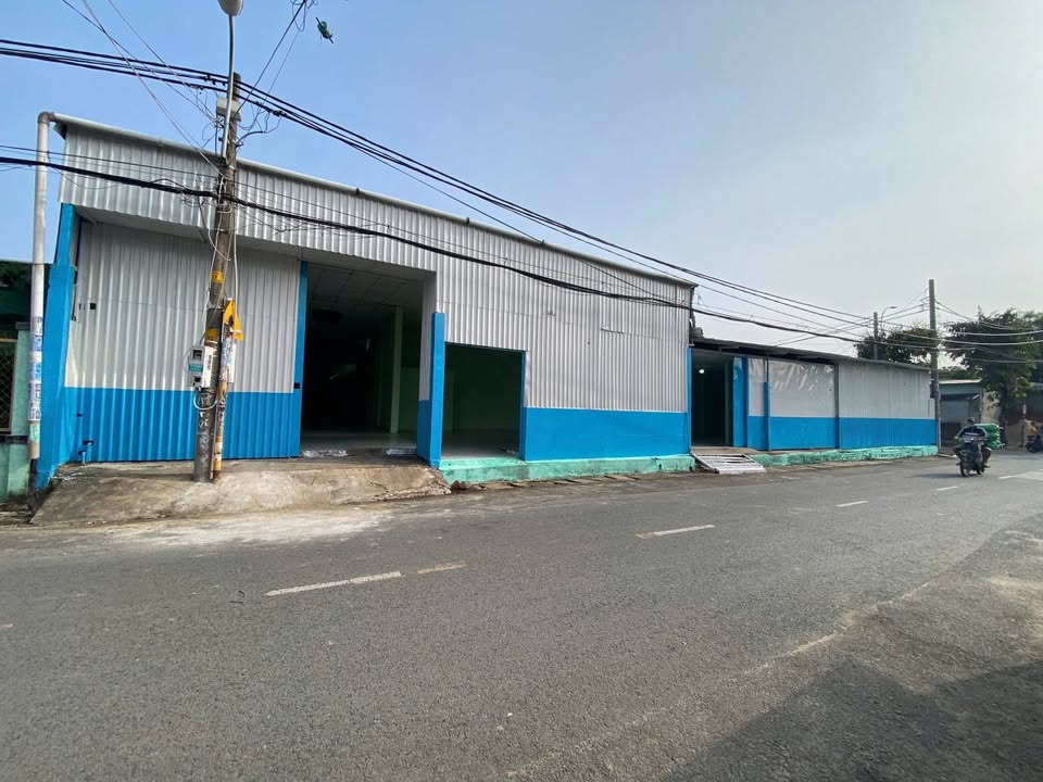 Cho thuê xưởng Hóc Môn 330m² giá 18 triệu - Vị trí đắc địa, sạch sẽ!