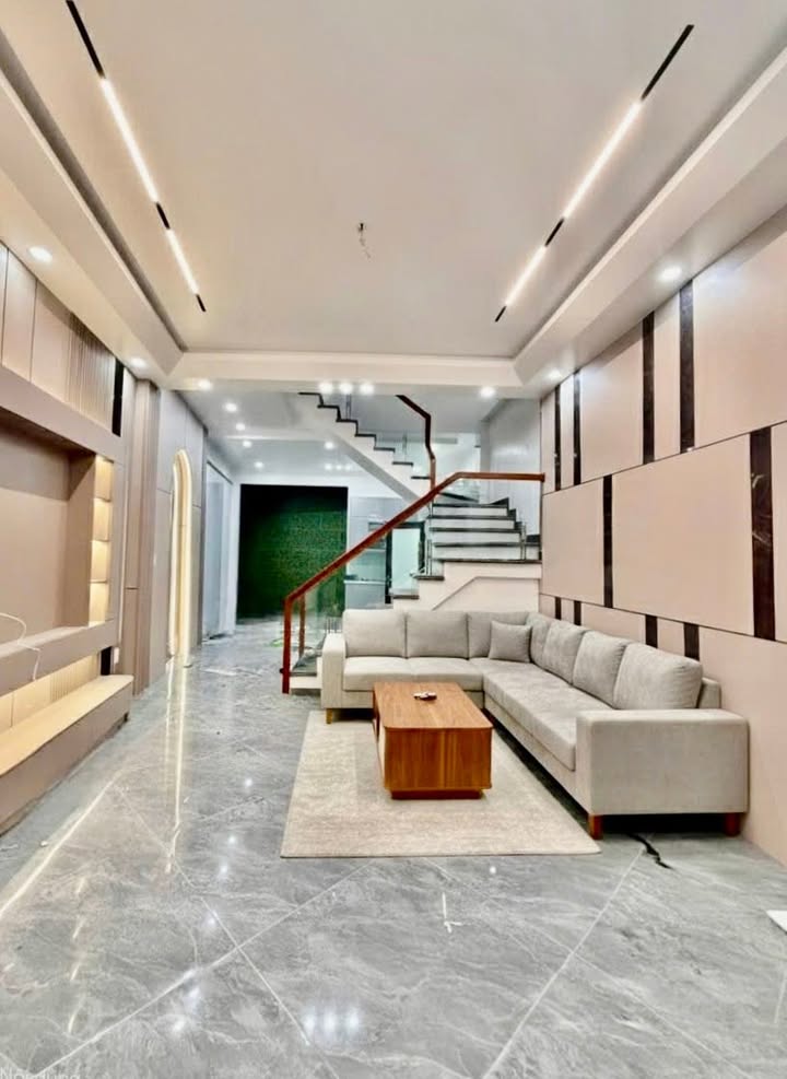 Nhà phố Hồ Sen Lê Chân 54m² giá 4.2 tỷ - Thiết kế đẹp, sân rộng rãi!