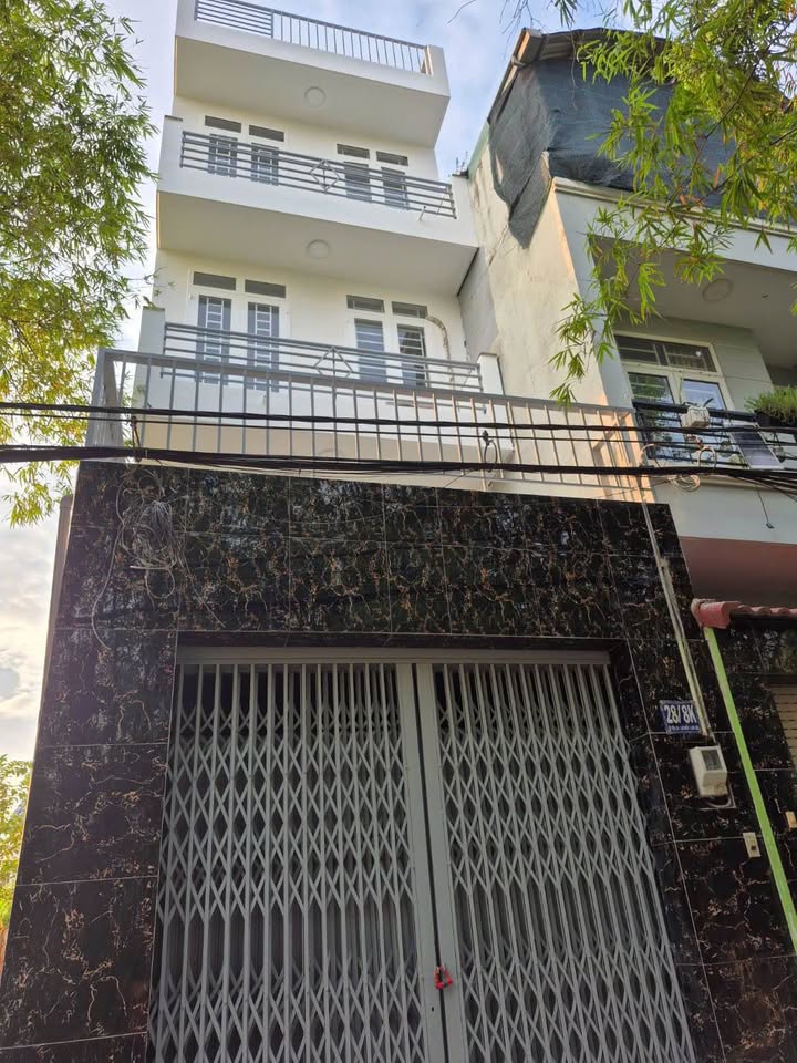 Nhà phố Bà Điểm Hóc Môn 60m² giá 4.45 tỷ - Xây dựng chắc chắn, vào ở ngay!