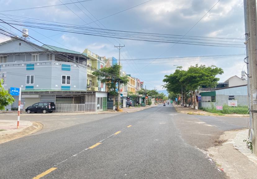 Nhà 2 Mặt Tiền Hồ Tùng Mậu, Bảo Lộc 136.5m² giá 12 tỷ - Đầu tư tuyệt vời!