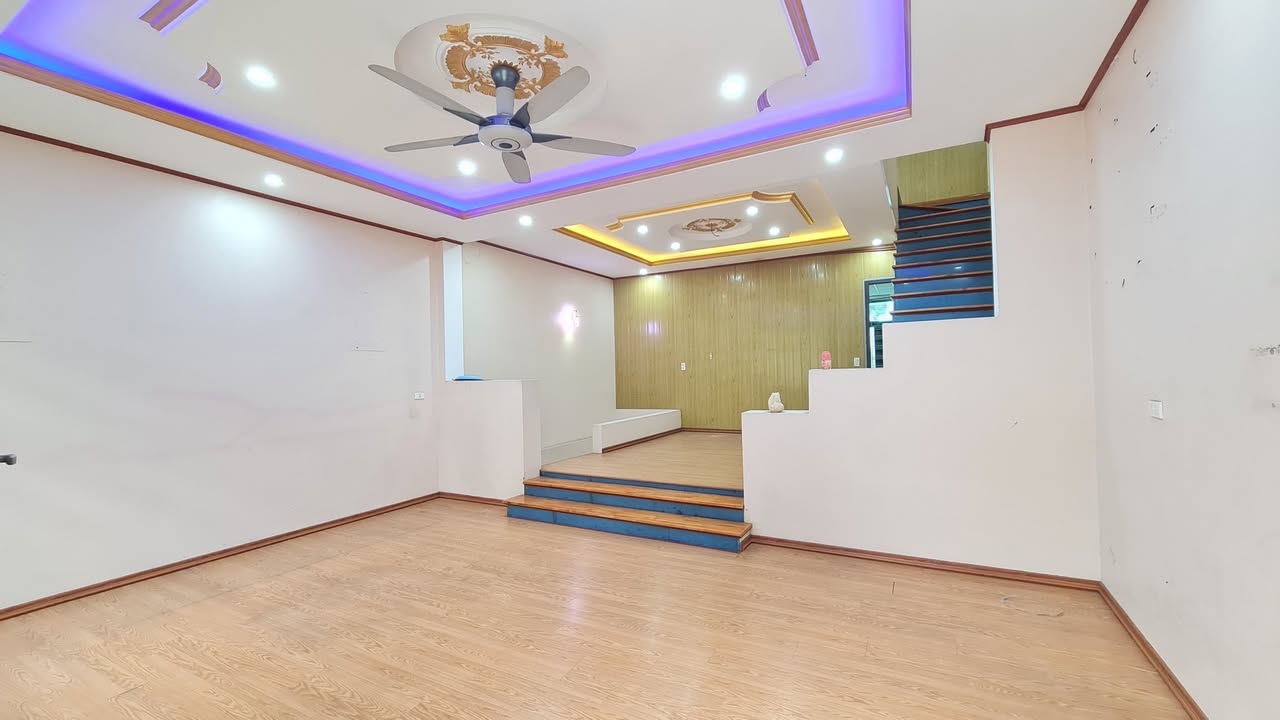 Nhà 2 tầng chính chủ tại Nông Trang, Việt Trì 66m² giá 3.85 tỷ - Đường thông tứ phía, ô tô đỗ thoải mái!