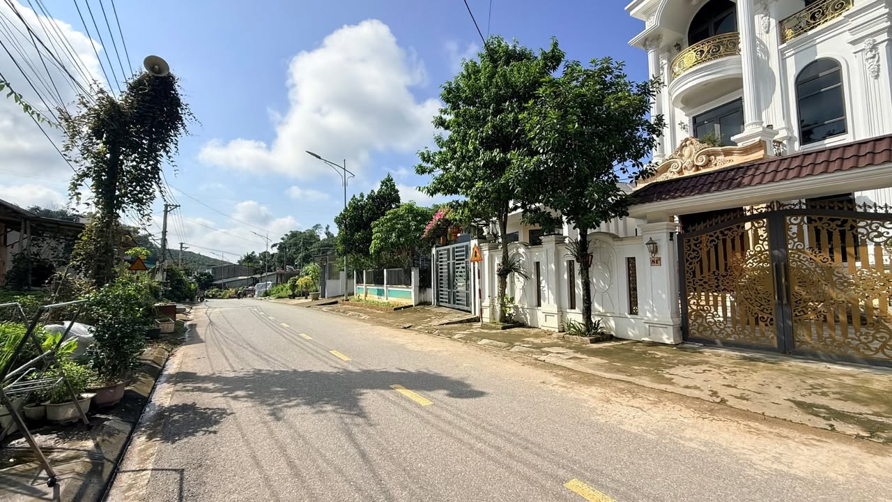 Đất 50m² Ngõ 83 Yên Thế, Văn Phú - Mặt tiền rộng, giá chỉ 700 triệu!