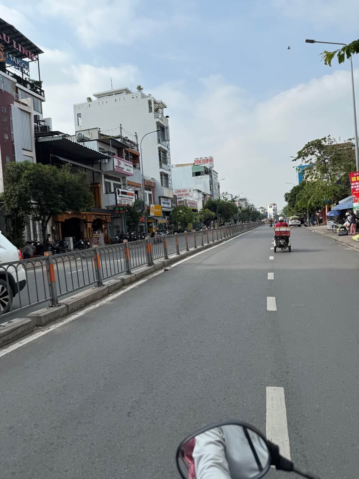 Nhà cấp 4 Ung Văn Khiêm, Bình Thạnh 72m² giá 13.2 tỷ - Hẻm xe hơi vào tận nhà!