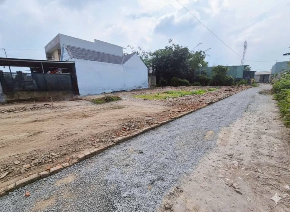 Đất nền Hóc Môn 104m² giá 1.95 tỷ - Sổ đỏ chính chủ, xây nhà ngay!