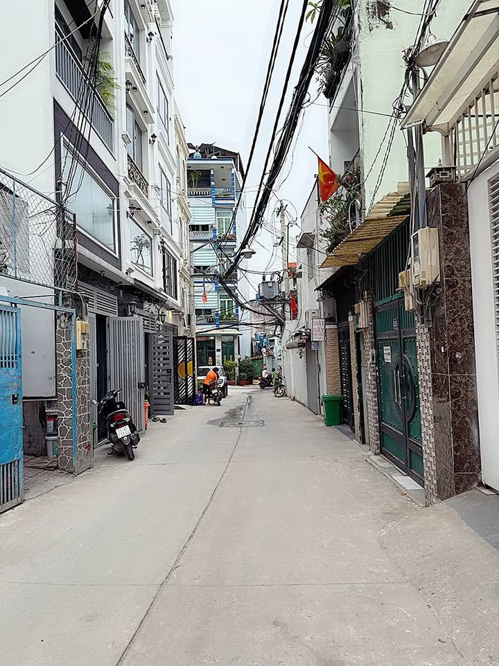 Nhà phố 5 tầng Phan Văn Trị 116m² giá 14.2 tỷ - Ô tô đậu sân thoải mái!