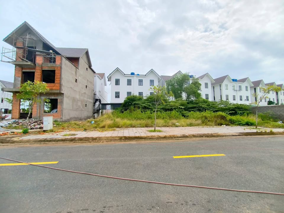 Đất biệt thự KĐT Tây Bắc Rạch Giá 185.63m² giá 2.7 tỷ - Sổ đỏ chính chủ, thương lượng!