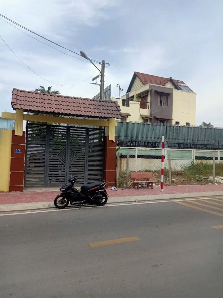 Nhà phố Thủ Đức 384m² giá 25 tỷ - Khuôn viên thoáng mát, gần Phạm Văn Đồng!