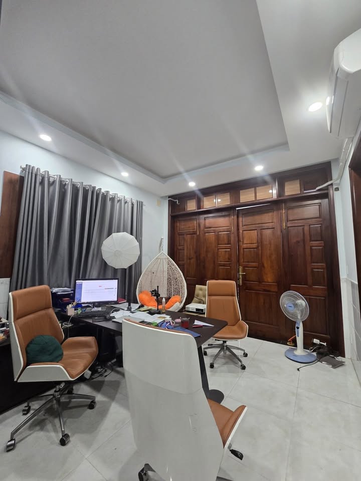 Nhà mặt tiền Tăng Nhơn Phú B Quận 9 110m² giá 9.1 tỷ - Có sân để ô tô