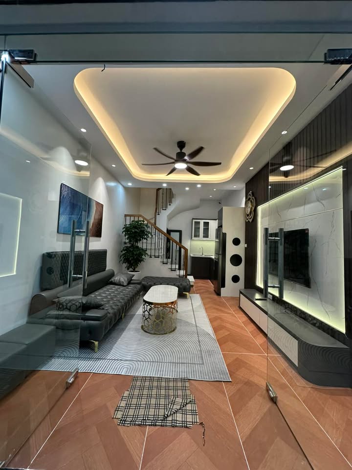 Nhà phố Tân Mai 30m² giá 6.8 tỷ - Tiện ích ngập tràn, cách phố chỉ một bước!