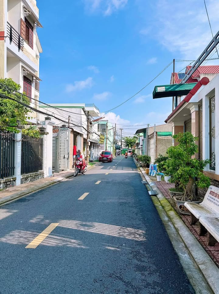 Nhà trệt lửng hẻm nhựa 5.5m đường Trần Quang Diệu - 112m² giá 3 tỷ - Gần chợ và trường học!