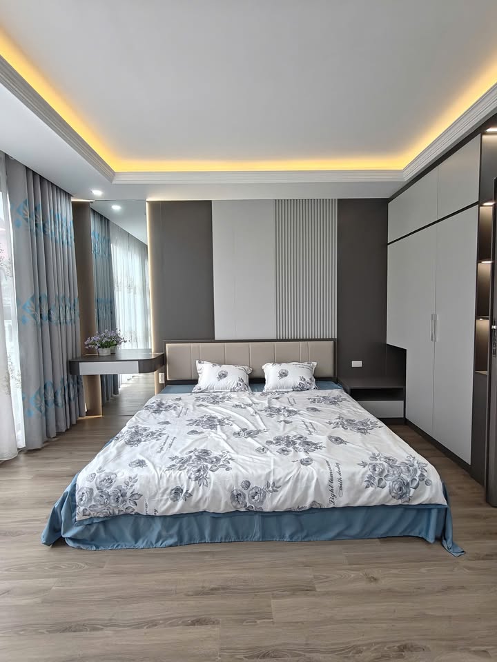 Nhà Phú Diễn Bắc Từ Liêm 35m² giá 8.8 tỷ - Full nội thất, thang máy tiện nghi!