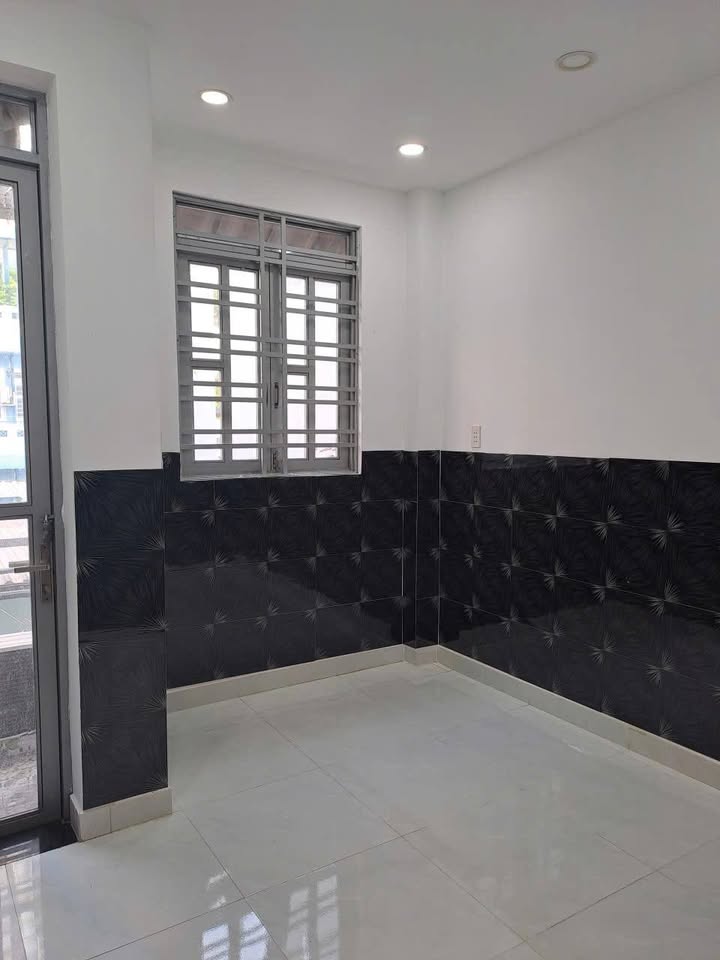 Phòng Ban Công Quận 10 20m² - Dọn Vào Ở Ngay!