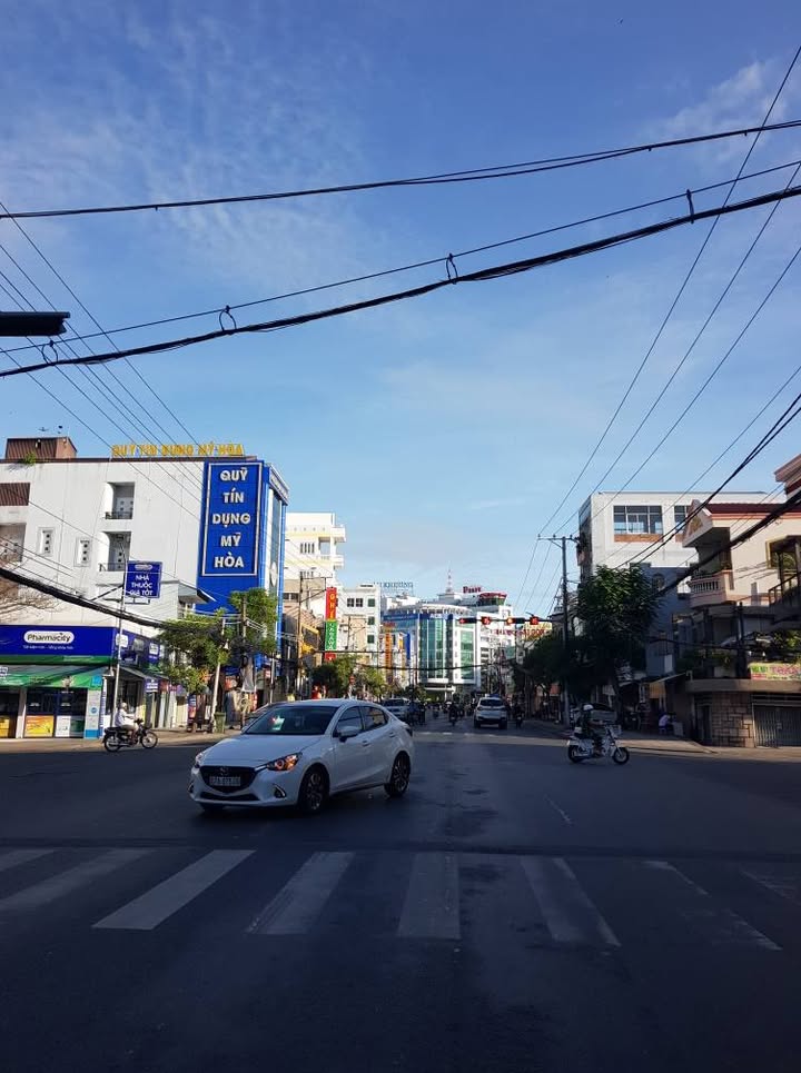 Nhà mặt tiền đường Lương Văn Cù, Mỹ Long, Long Xuyên 64m² giá 6.2 tỷ - Kinh doanh thuận lợi!