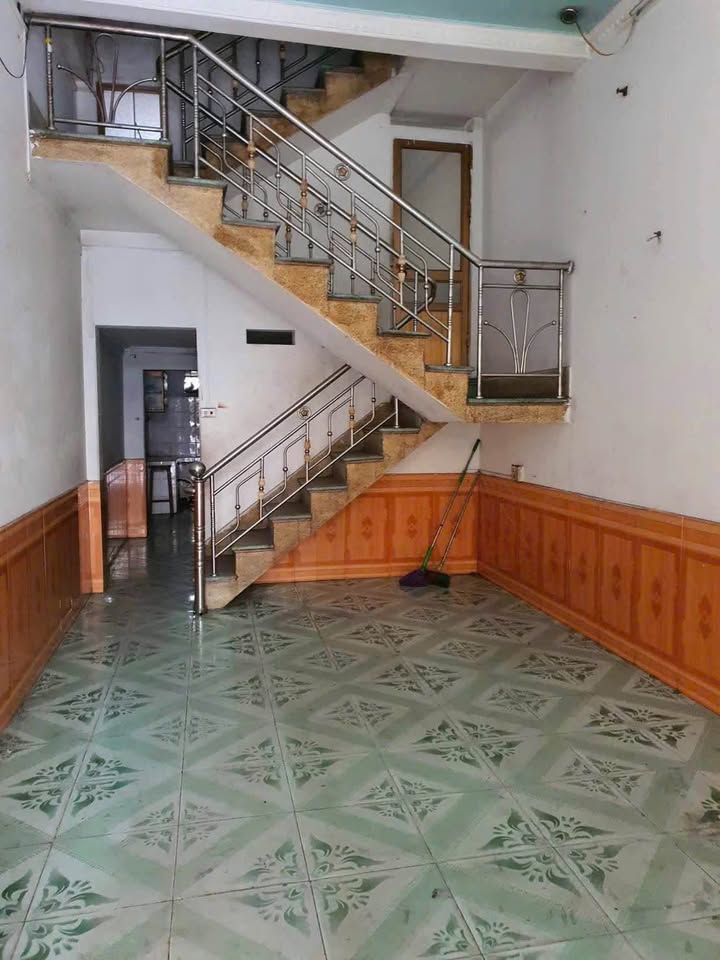 Nhà cho thuê mặt đường Linh Nguyễn, Cẩm Phả 2 tầng giá 3 triệu - Phù hợp kinh doanh!