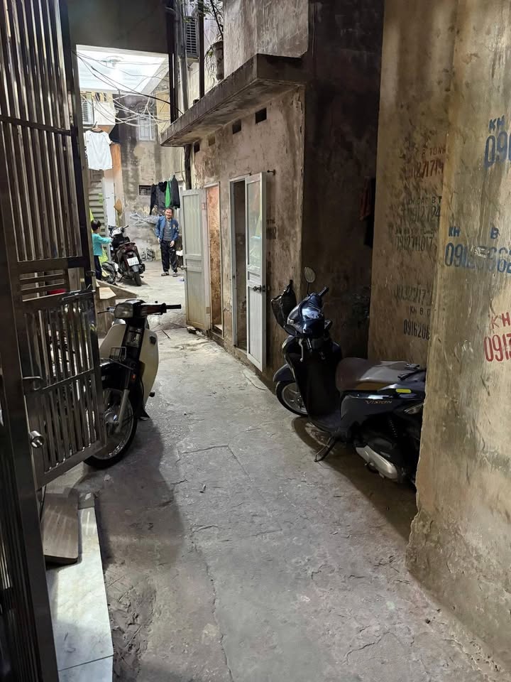 Nhà cho thuê ngõ 201 Đê Tô Hoàng, Hai Bà Trưng 25m² giá 6 triệu - Đầy đủ tiện nghi