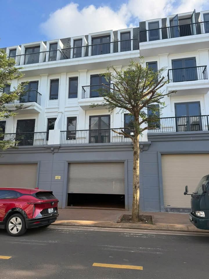 Nhà phố Tường Vi, Buôn Ma Thuột 150m² giá 8.8 tỷ - Không gian sống lý tưởng!