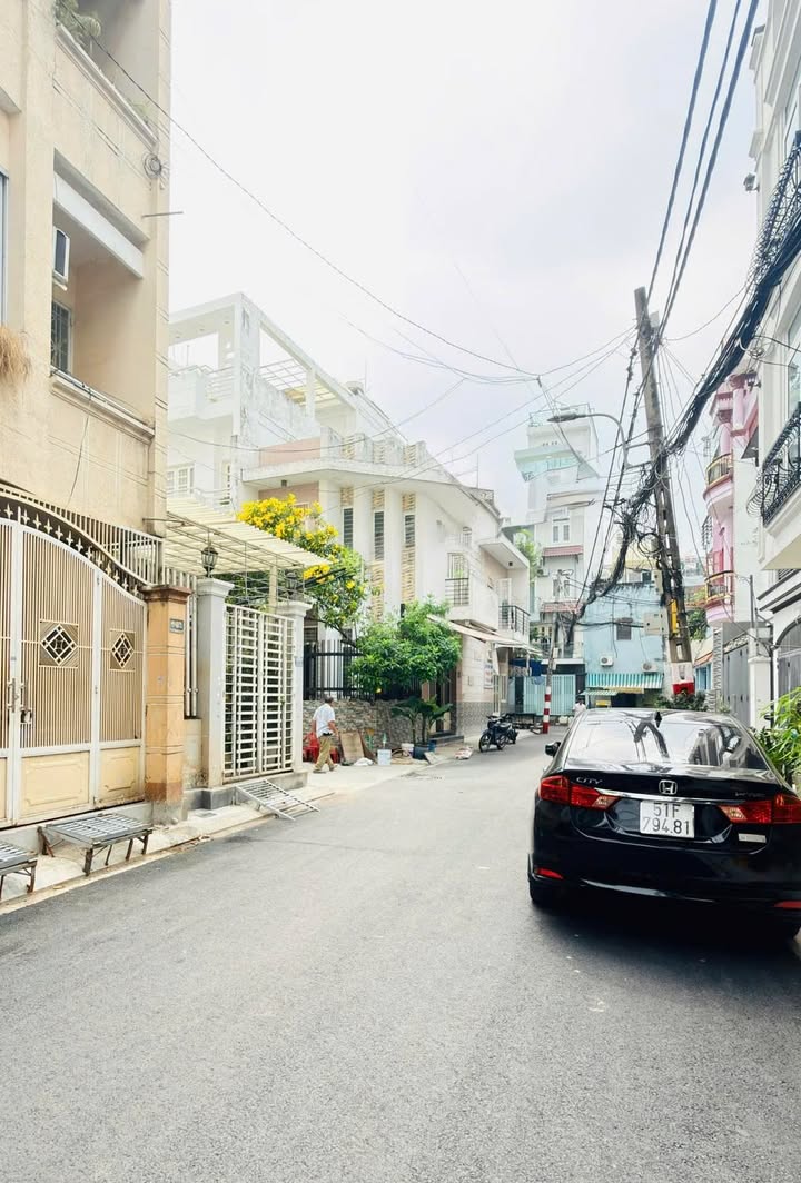 Nhà phố Nguyễn Hồng Đào, Tân Bình 81m² giá 11.8 tỷ - Khu VIP, tiện ích đầy đủ!