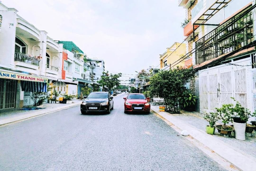 Nhà mặt tiền đường số 12m Tân Quy, Quận 7 - 60m² giá 6.5 tỷ - Kinh doanh thuận lợi!