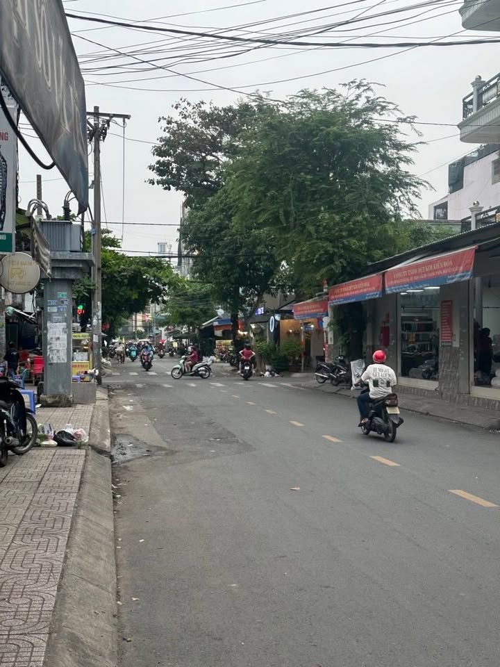 Nhà phố Tân Phú 150m² giá 23 tỷ - Mặt tiền kinh doanh đắc địa!