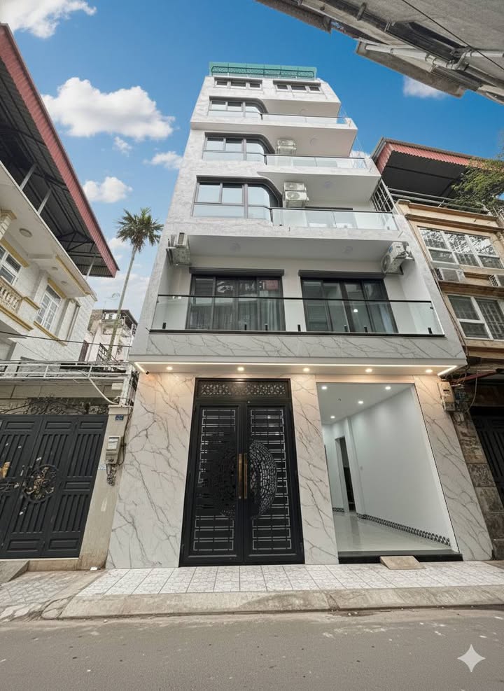 Nhà 7 tầng thang máy Xuân La 45m² giá 12.8 tỷ - Nội thất hiện đại, ô tô vào tận nhà!