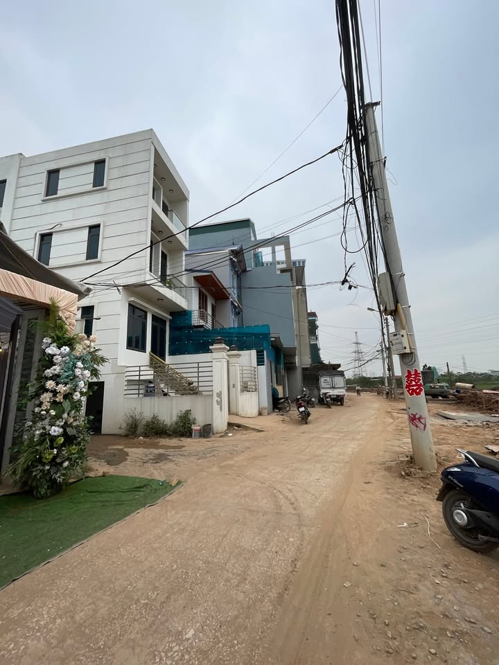 Nhà 5 tầng thị trấn Chúc Sơn 32m² giá 4 tỷ - Vị trí đắc địa gần chợ