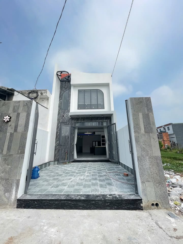 Nhà phố Hóc Môn 95m² giá 2.75 tỷ - Thiết kế hiện đại, sẵn sàng cho gia đình!