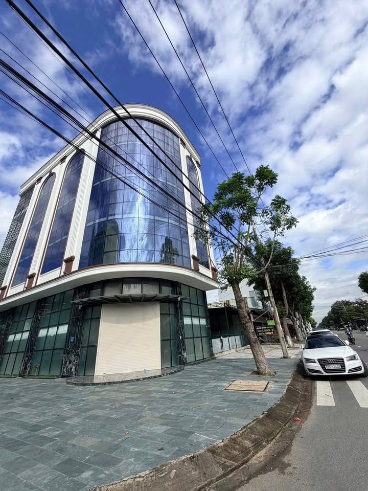 Toà nhà 6 tầng cho thuê đường Phạm Hùng, Hòa Xuân - Đà Nẵng 200m² - Phù hợp làm văn phòng, showroom!