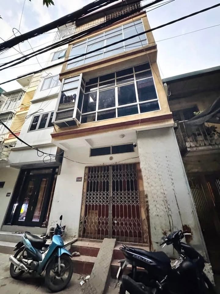 Nhà riêng Cầu Giấy 15m² giá 4.85 tỷ - Ô tô đỗ cửa, gần phố!