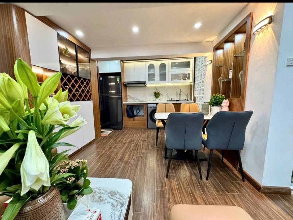 Nhà phố Lạc Long Quân, Tây Hồ 66m² giá 16,3 tỷ - Ngôi nhà mơ ước cho bạn!