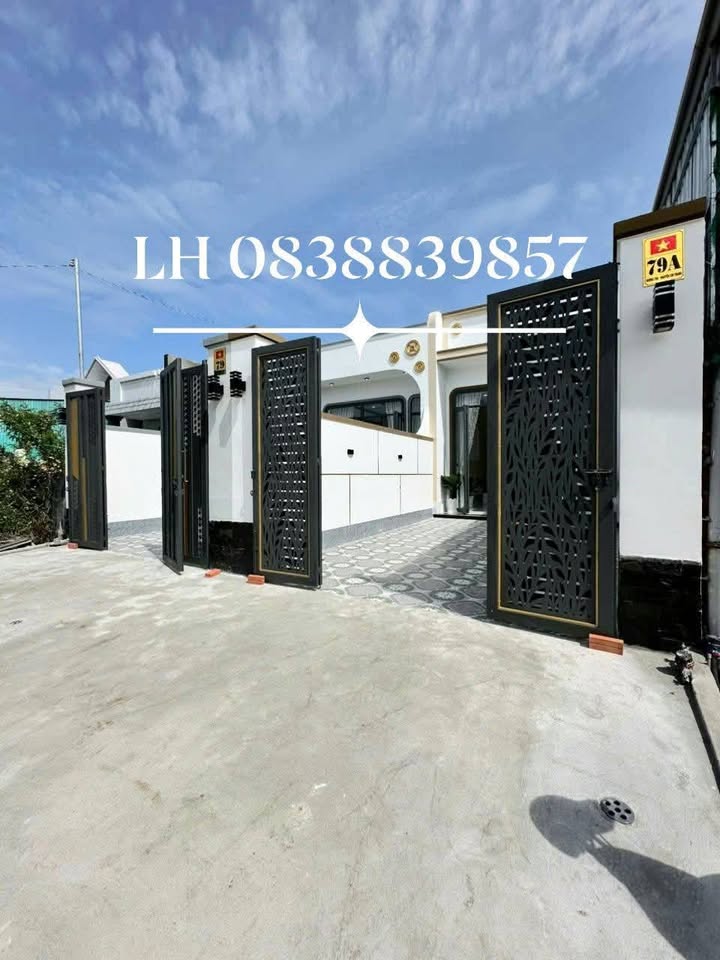 Nhà đẹp hiện đại 123m² Hòa Thành Tây Ninh giá 1.55 tỷ - Thiết kế sang trọng, tiện nghi đầy đủ!
