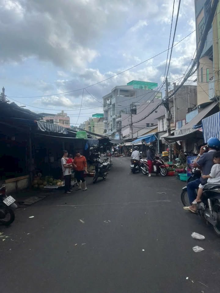 Nhà Mặt Tiền Đường Lãnh Binh Thăng, Q11 36m² giá 5 tỷ - Kinh doanh sầm uất!