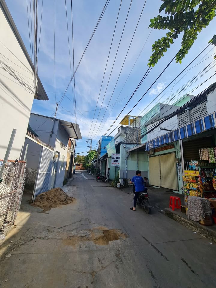 Dãy trọ Lê Văn Việt Q9 180m² giá 7.8 tỷ - Đầu tư sinh lời tốt!