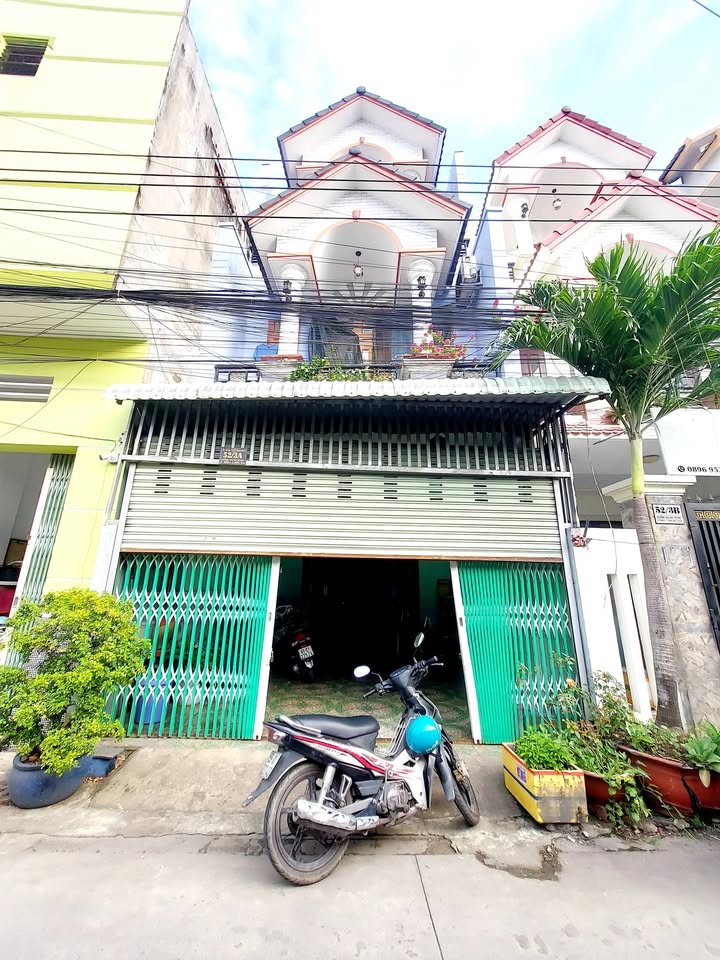 Nhà phố 1 trệt 2 lầu tại Đông Hòa, Dĩ An 75m² giá 5 tỷ - Tiện nghi đầy đủ!