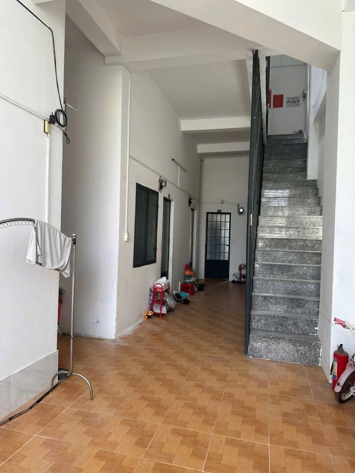 Nhà 3 tầng đường Máy Nước, Phước Tân, Nha Trang 178m² giá 15 tỷ - Đầu tư sinh lời ngay!