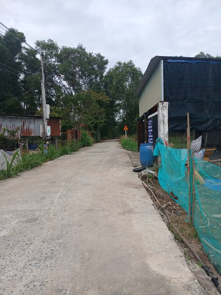 Đất nền Gò Dầu, Tây Ninh 340m² giá 950 triệu - Mặt tiền đường bê tông