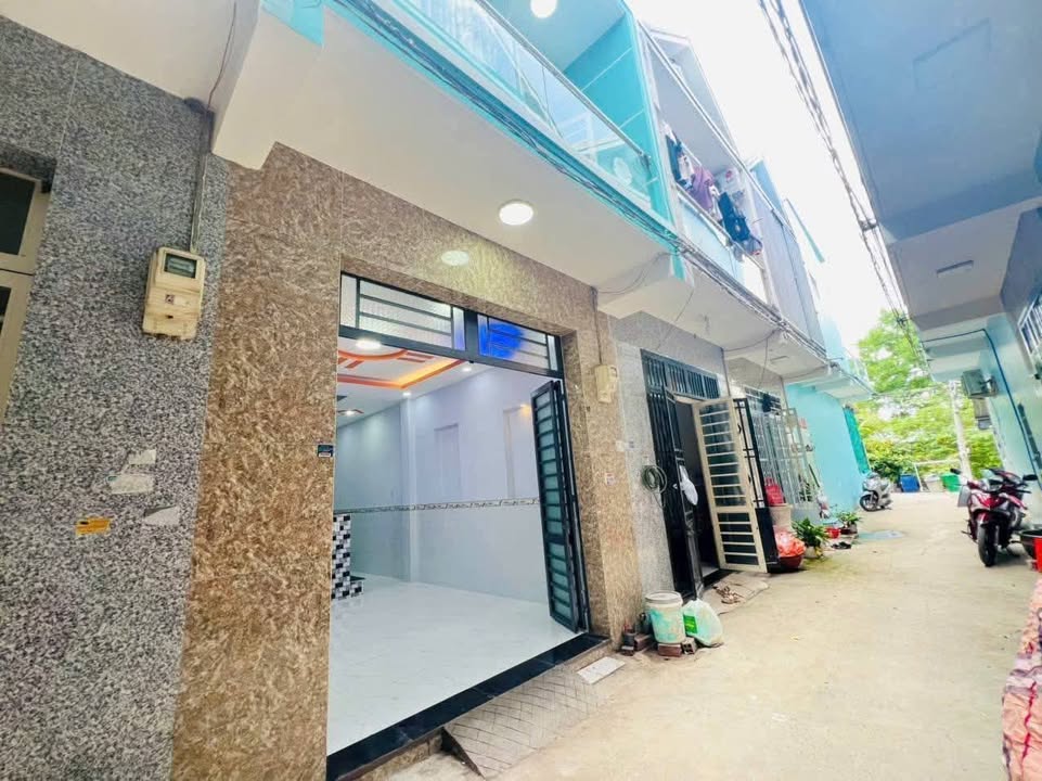 Nhà riêng Hưng Long Bình Chánh 32m² giá 750 triệu - Sổ hồng chính chủ, thương lượng tốt!